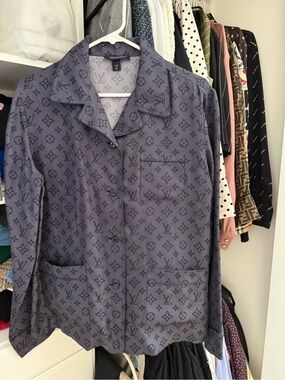 Louis Vuitton Women's 100% silk Navy monogram $ piping Button-Up Sz 42 NWOT